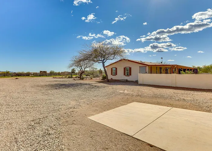 Furnished Patio! Group Desert Escape In *