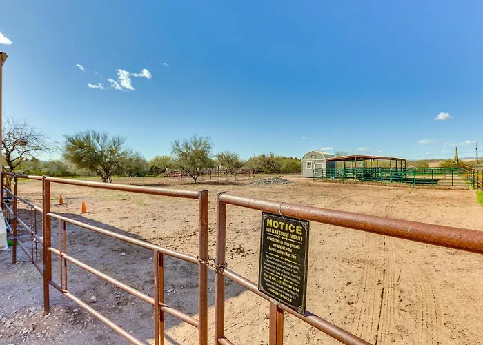 Furnished Patio! Group Desert Escape In Holiday home