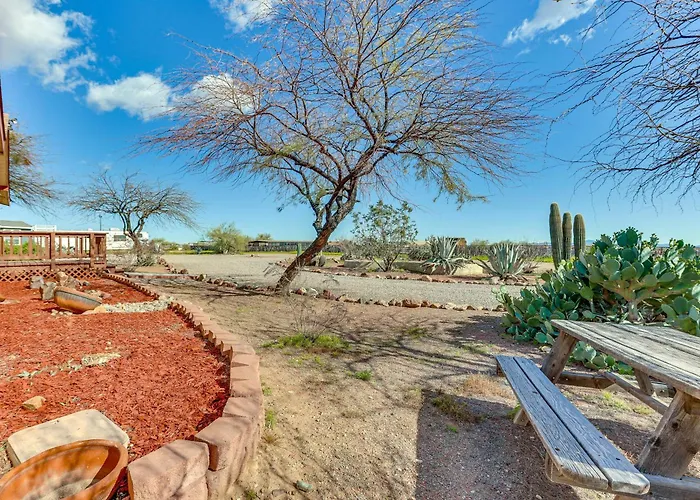 Furnished Patio! Group Desert Escape In