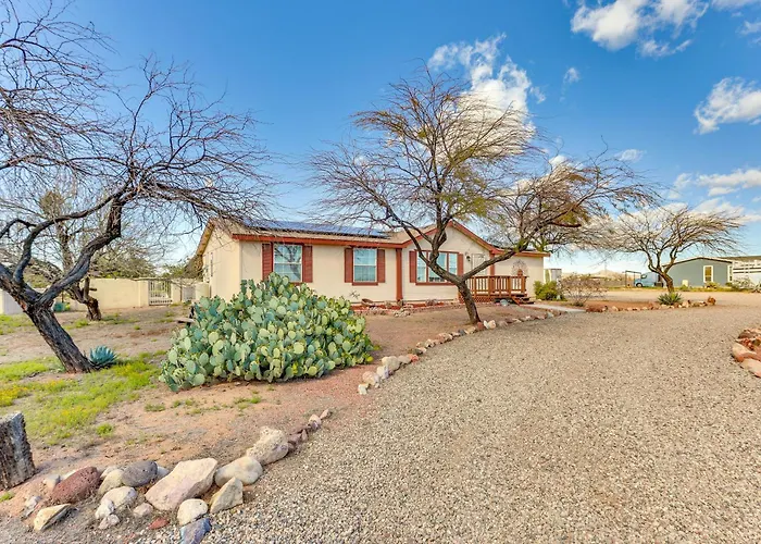 Furnished Patio! Group Desert Escape In *
