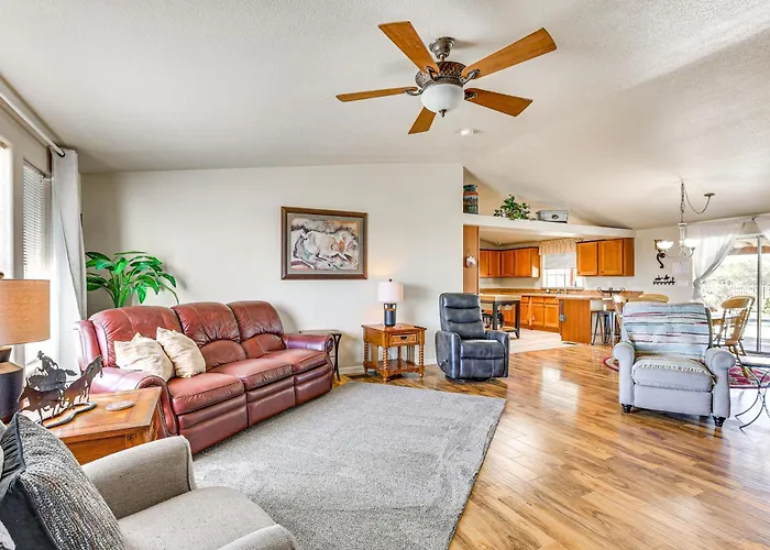 Furnished Patio! Group Desert Escape In Holiday home