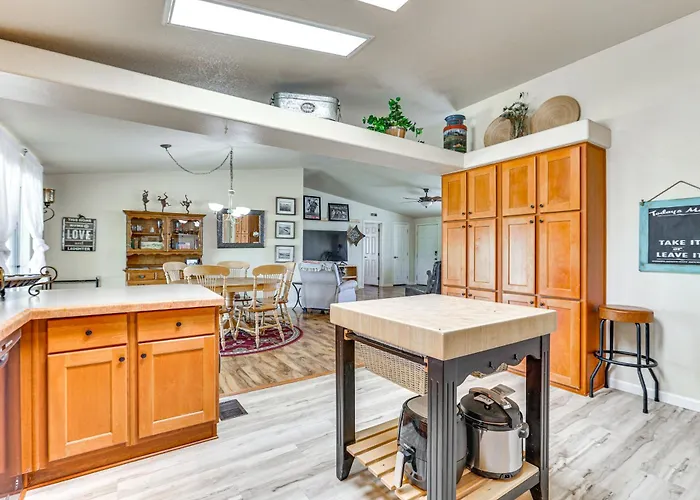 Furnished Patio! Group Desert Escape In Holiday home Morristown