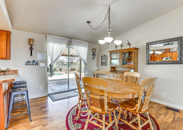 Furnished Patio! Group Desert Escape In *